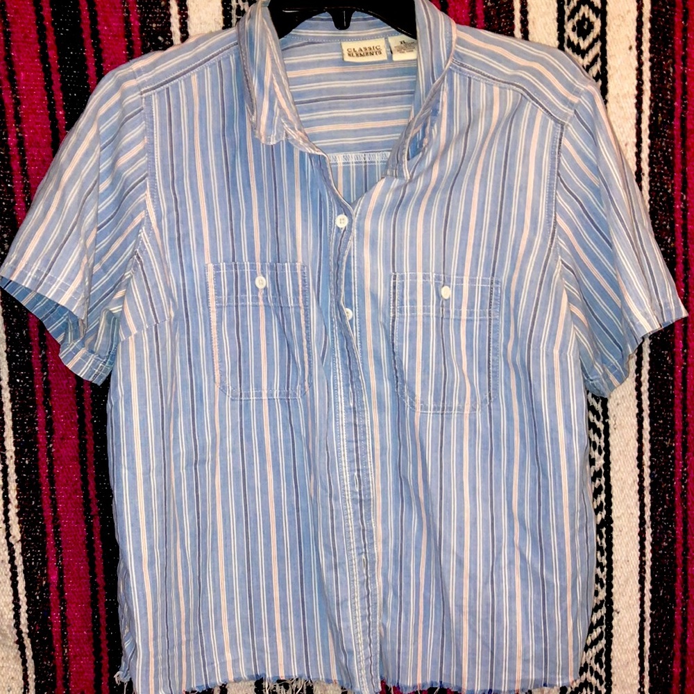 VINTAGE women’s cropped distressed button down